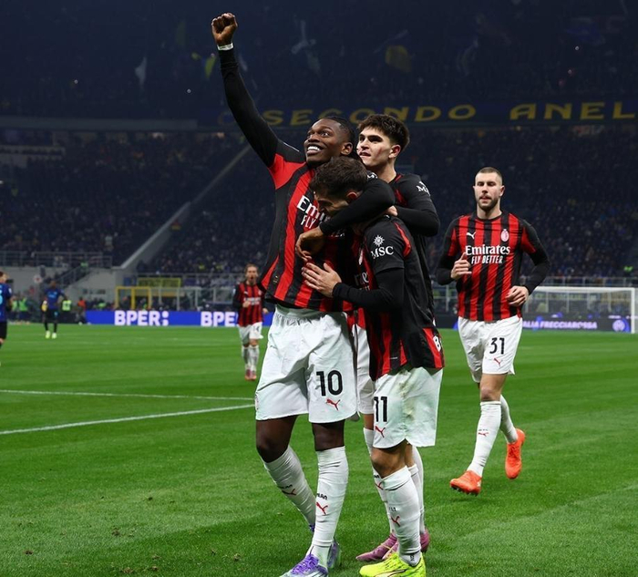 中超官方发2025赛季前四排名走势图：榜首共12次易主（中超公布2025赛季前四走势图：头名位置12次更迭）