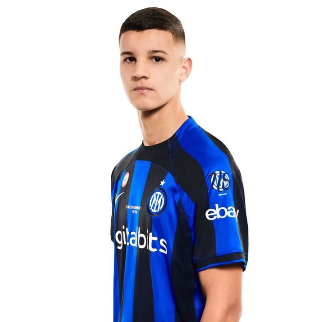 被东契奇吐槽太滑！队记：湖人今天将不会使用NBA杯专用地板（东契奇嫌地板太滑，队记：湖人今日将弃用NBA杯专用地板）