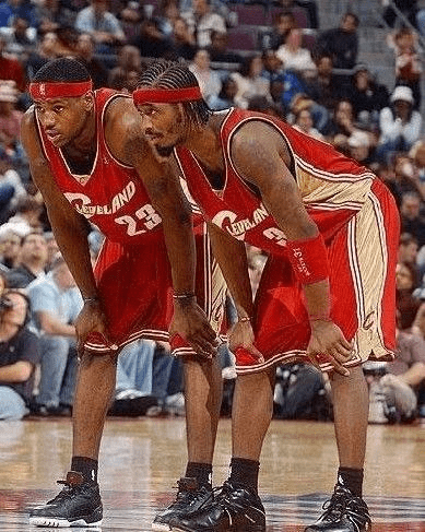 意媒：米兰希望魔笛能帮助推动卢宁加盟，皇马估价2500万欧（意媒：米兰盼莫德里奇牵线助卢宁转投红黑军，皇马标价2500万欧）