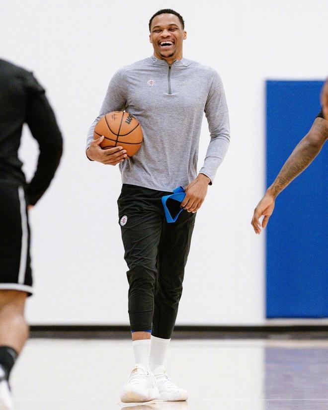 魏祥鑫明夏将加盟的欧塞尔为中资控股，目前暂列法甲末位（魏祥鑫明夏将投的欧塞尔为中资控股，球队暂列法甲垫底）