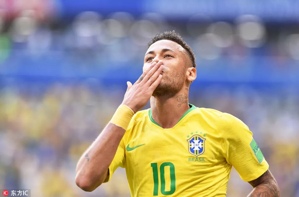 小法：不认为差距有那么大，有国米那种前锋你总会更接近胜利（小法：差距并不悬殊，若配备国米那样的前锋，胜利会更近）