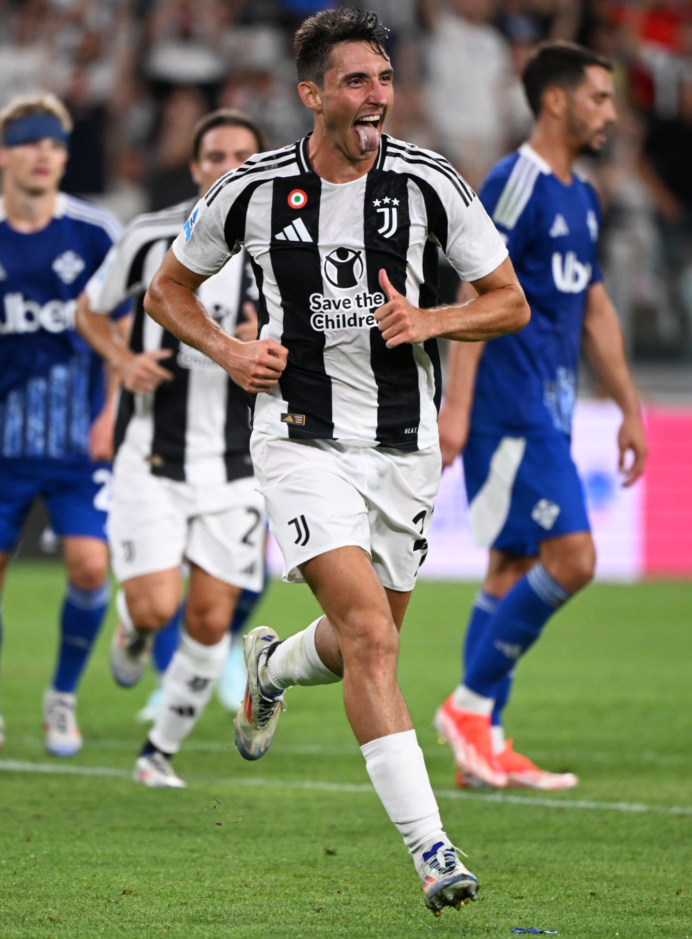 记者：西蒙尼非常欣赏莱万，马竞可能在赛季结束与其签约（记者称西蒙尼青睐莱万，马竞或于赛季末与其签约）